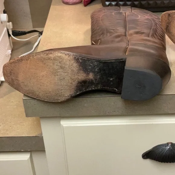 Classic Brown Leather Cowboy Boots, JUSTIN brand, 9.5 B.  Fabulous condition. - Picture 7 of 10